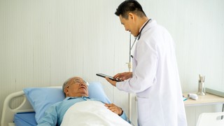 Chăm sóc người bệnh viêm màng não mủ: Hướng dẫn đúng cách giúp phục hồi nhanh