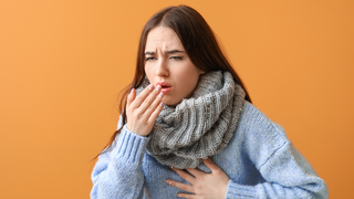 Ho đờm trắng có bọt là dấu hiệu của bệnh gì? Nguyên nhân do đâu?