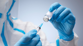 Mỹ phê duyệt vắc xin ngừa virus hô hấp hợp bào đầu tiên trên thế giới