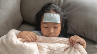 Nhận biết sớm triệu chứng sốt xuất huyết ở trẻ tránh biến chứng nguy hiểm