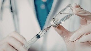 Tiêm một loại vắc xin phòng não mô cầu được không?