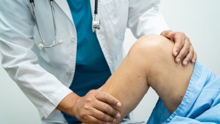 Tràn dịch khớp gối có chữa khỏi được không và những điều cần biết