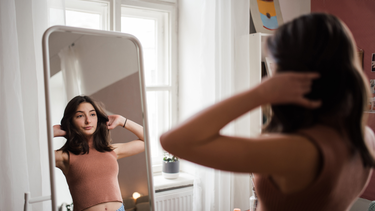 Tâm lý tuổi dậy thì là gì? Nguyên nhân thay đổi tâm lý tuổi dậy thì