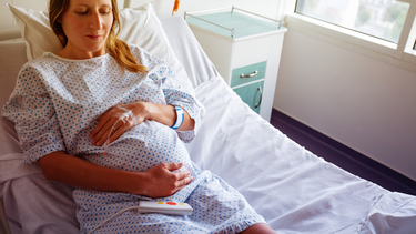 Tại sao cổ tử cung mở chậm? Những nguyên nhân thường gặp 