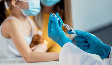 Chế độ ăn cho trẻ sau tiêm chủng hỗ trợ phục hồi và tăng đề kháng