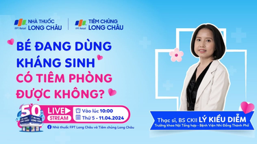 Bé đang uống kháng sinh có tiêm phòng được không?