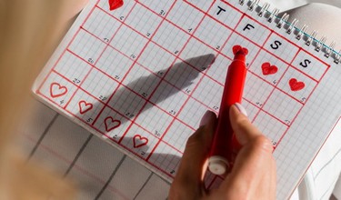 Chậm kinh 10 ngày đang cho con bú có đáng lo ngại không?