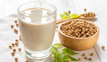 Nữ giới uống sữa đậu nành có tốt không? Những điều cần lưu ý