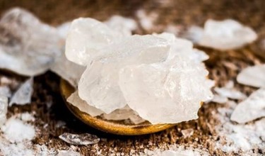 Phèn chua là gì? Ứng dụng phổ biến và những lưu ý khi dùng