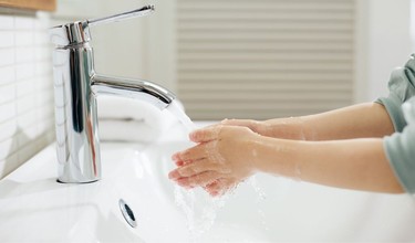 Hướng dẫn chi tiết các bước rửa tay cho trẻ mầm non chuẩn Bộ Y tế