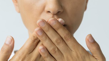 Ăn gì để hết hôi miệng và duy trì hơi thở dễ chịu lâu dài?