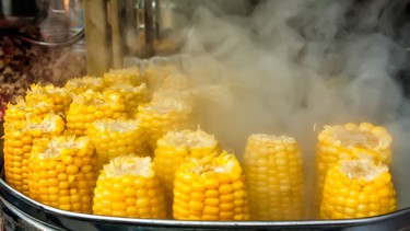 Ăn ngô nếp có béo không? Sự thật về món ăn quen thuộc của người Việt