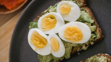 Ăn trứng luộc có béo không? Lưu ý khi ăn trứng luộc để giảm cân