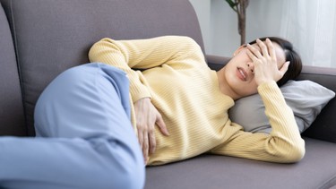 Ăn xong đau bụng dưới: Nguyên nhân, dấu hiệu nguy hiểm và cách khắc phục