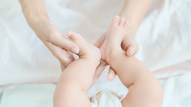 Bàn tay, bàn chân lạnh ở trẻ em do đâu?