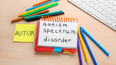 Bệnh rối loạn phổ tự kỷ: Nguyên nhân, triệu chứng, chẩn đoán và điều trị