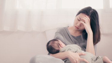 Trầm cảm sau sinh: Triệu chứng, nguyên nhân, cách chẩn đoán và điều trị