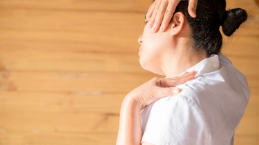 Trật khớp cổ: Nguy cơ, chẩn đoán, cách điều trị và phòng ngừa