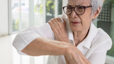 Viêm khớp ức đòn là gì? Nguyên nhân, chẩn đoán và cách điều trị