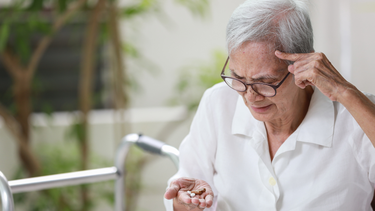 Bệnh Alzheimer ở người cao tuổi: Nguyên nhân, dấu hiệu và hướng điều trị