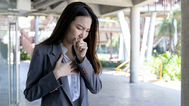 Bệnh viêm phổi kẽ có lây không? Triệu chứng, nguyên nhân và cách phòng ngừa