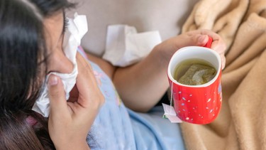 Bị cảm cúm uống gì cho nhanh khỏi? 7 loại nước nên uống khi bị cảm cúm
