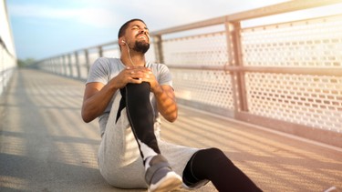 Bị đau khớp gối ở người trẻ: Nguyên nhân, dấu hiệu và cách cải thiện hiệu quả