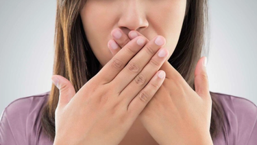 Bị nấc cụt nhiều lần trong ngày có sao không? Khi nào cần đi khám?
