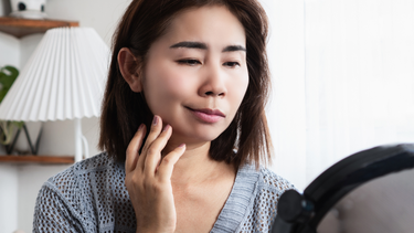 Bị tê mặt có nguy hiểm không? Khi nào cần đi khám?
