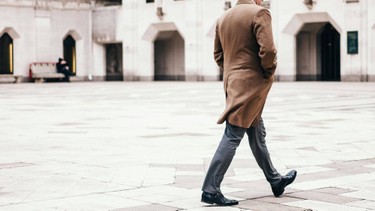 Bị thoát vị đĩa đệm có nên đi bộ không? Gợi ý các bài tập phù hợp
