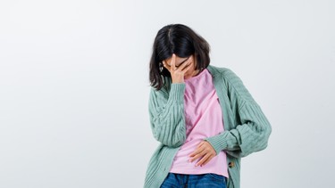 Bụng phình to căng cứng khó thở là dấu hiệu gì? Khi nào cần đi khám?