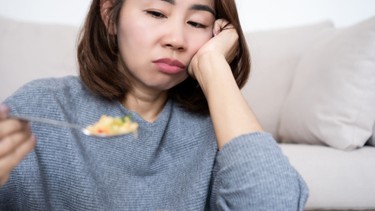 Buồn nôn chán ăn có phải mang thai hay không?