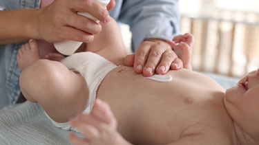 Cách chọn kem dưỡng ẩm cho bé an toàn và hiệu quả