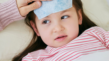 Cách hạ sốt cho bé khi mọc răng an toàn và hiệu quả