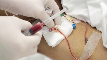 Cách lấy khí máu động mạch: Quy trình an toàn và chuẩn xác cần biết