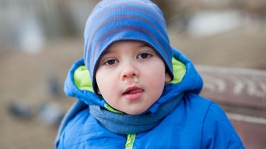 Cách trị sổ mũi cho bé bằng dầu tràm an toàn và hiệu quả