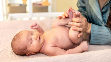 Cách vệ sinh rốn cho trẻ sơ sinh đúng chuẩn tại nhà