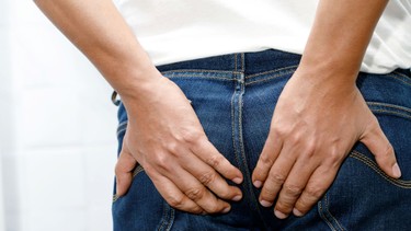 Cách xử lý mụn nhọt ở mông bị vỡ đơn giản và an toàn