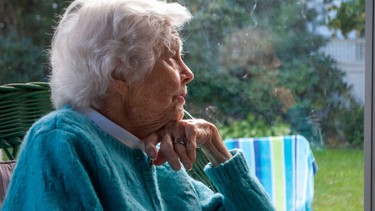 Chăm sóc sức khỏe người cao tuổi: Những điều cần lưu ý