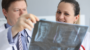 Gãy xương sườn số 9 10 11: Dấu hiệu và nguy cơ tổn thương tạng 