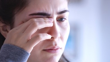 Chảy nước mắt sống: Nguyên nhân và cách khắc phục hiệu quả