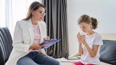 Chiều cao cân nặng bé gái 11 tuổi: Mức chuẩn và cách theo dõi đúng