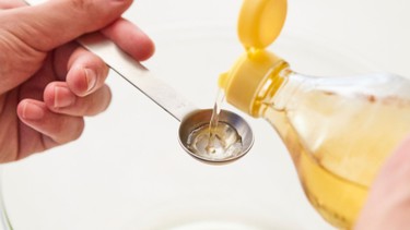 Công dụng của dầu ăn dặm cho bé và những lưu ý ba mẹ cần biết