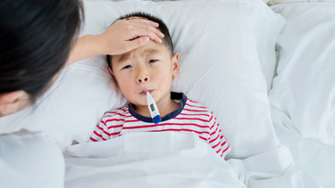 Dấu hiệu sắp khỏi sốt siêu vi là gì? Những điều phụ huynh cần lưu ý