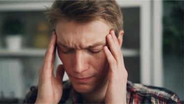 Đau nửa đầu bên phải và nhức mắt: Nguyên nhân, triệu chứng và cách xử trí hiệu quả