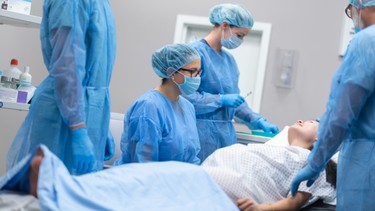 Dính ruột sau sinh mổ có nguy hiểm không và làm sao để nhận biết sớm?