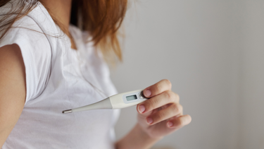 Đo nhiệt độ ở nách bao nhiêu là sốt? Cách xác định chính xác 