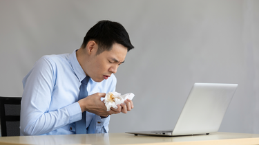 Đờm màu vàng là dấu hiệu gì? Nguyên nhân và cách xử lý