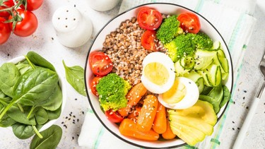 Đột quỵ nên ăn gì? Vì sao cần chú trọng dinh dưỡng sau đột quỵ?