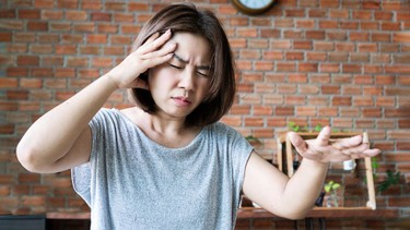 Đột quỵ xuất huyết não có dấu hiệu nào cảnh báo? Sơ cứu ra sao?